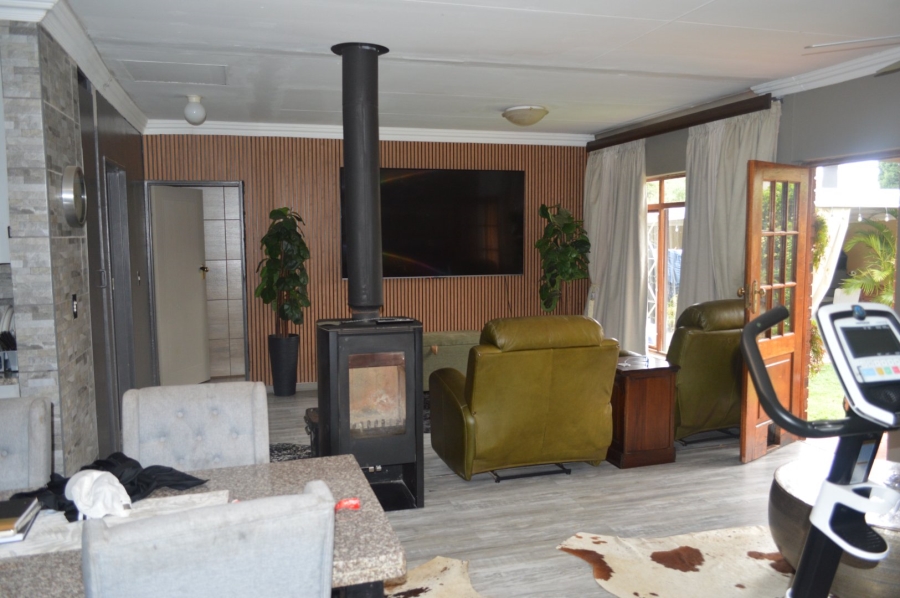 3 Bedroom Property for Sale in Flamwood North West